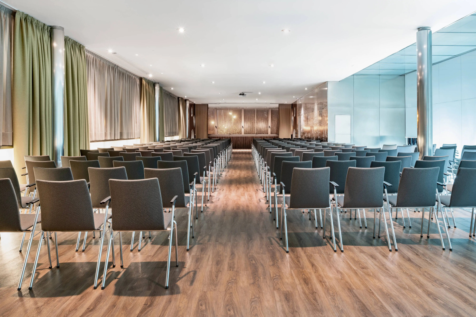 Отель Leonardo Royal Barcelona Forum