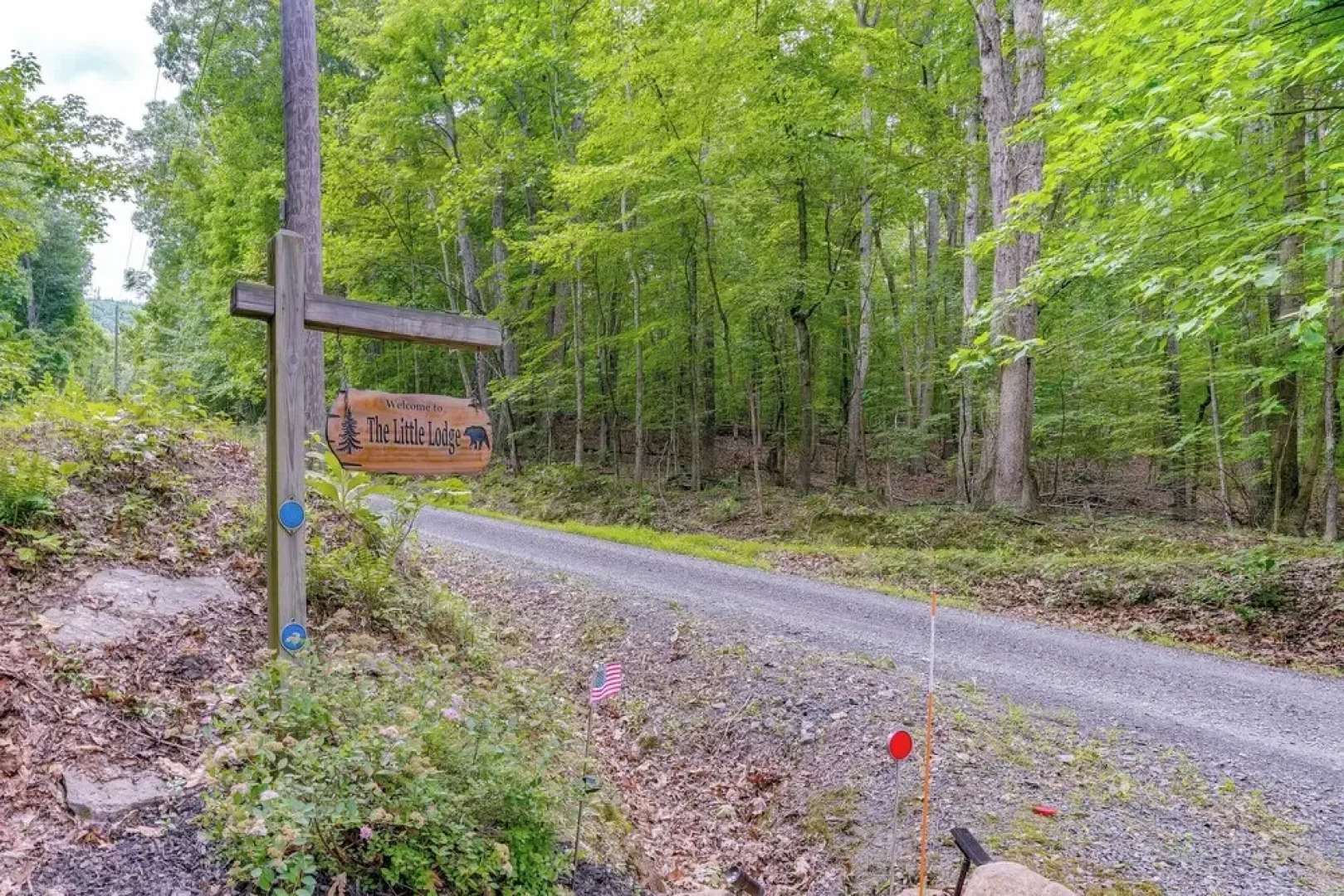 Cabin w/ Deck & Screened-in Porch in New Market!