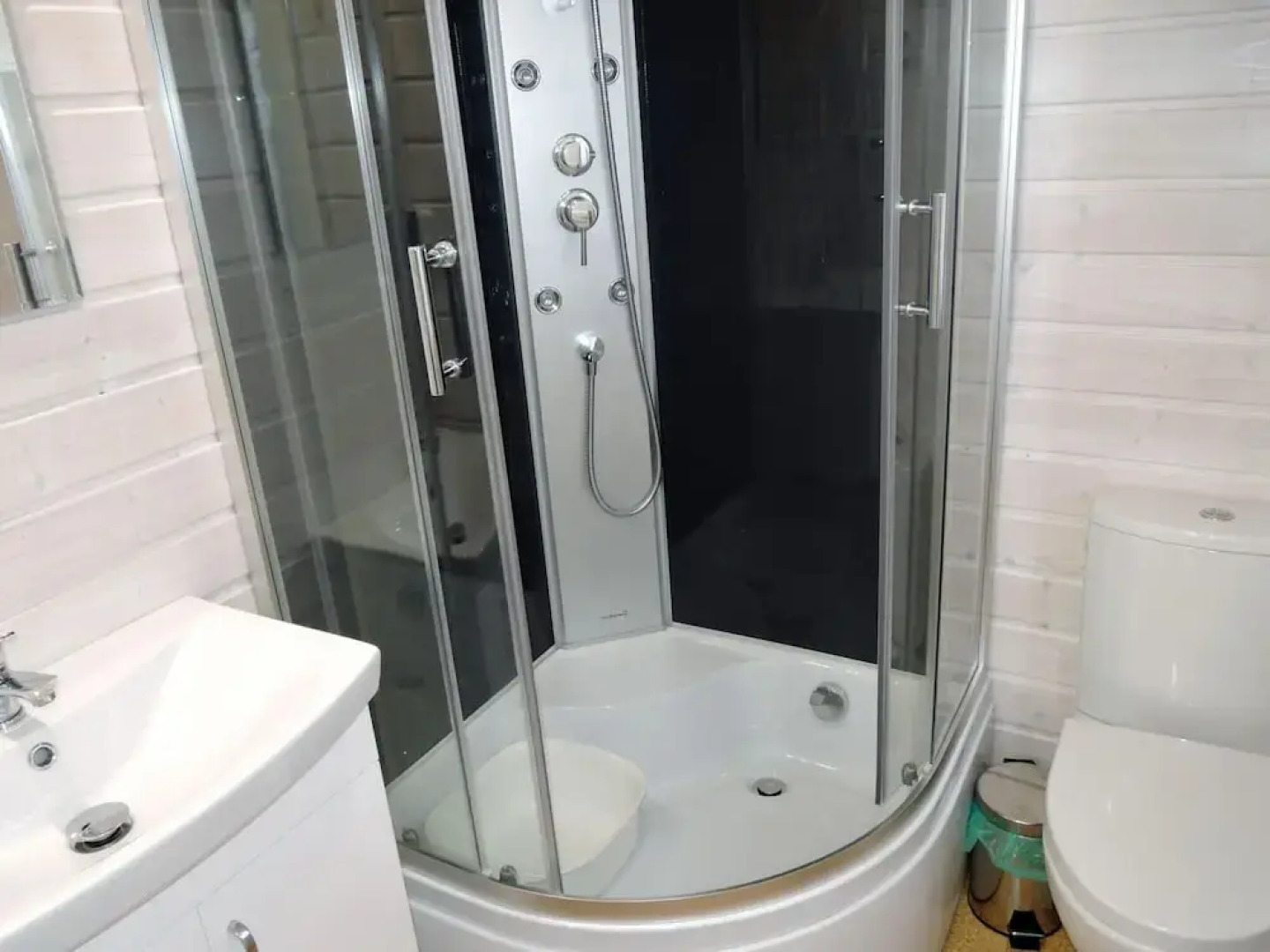 Holiday House in Dziwnowek Near Sea and Lake