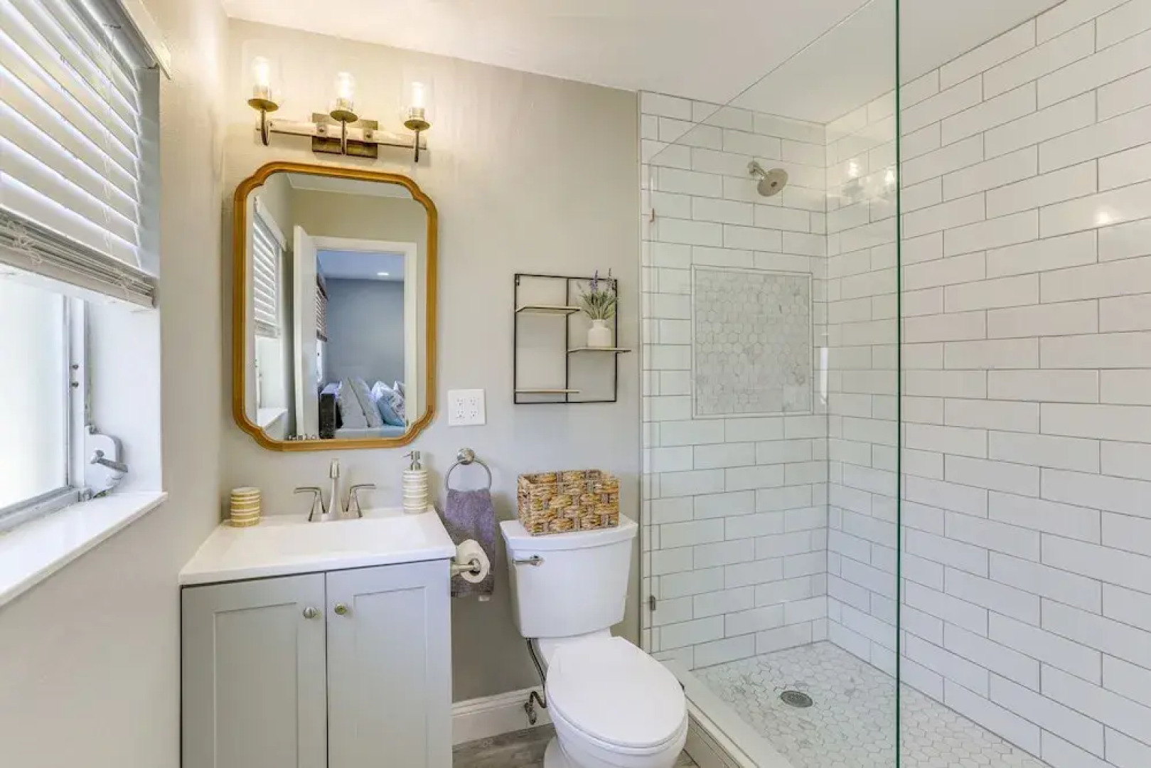 Private Hot Tub: Breezy Seminole Stay!