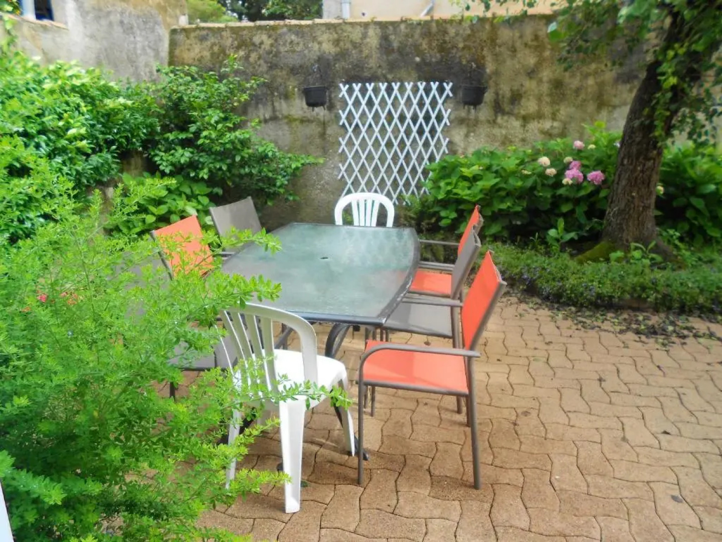 House With 3 Bedrooms in Airvault, With Enclosed Garden and Wifi