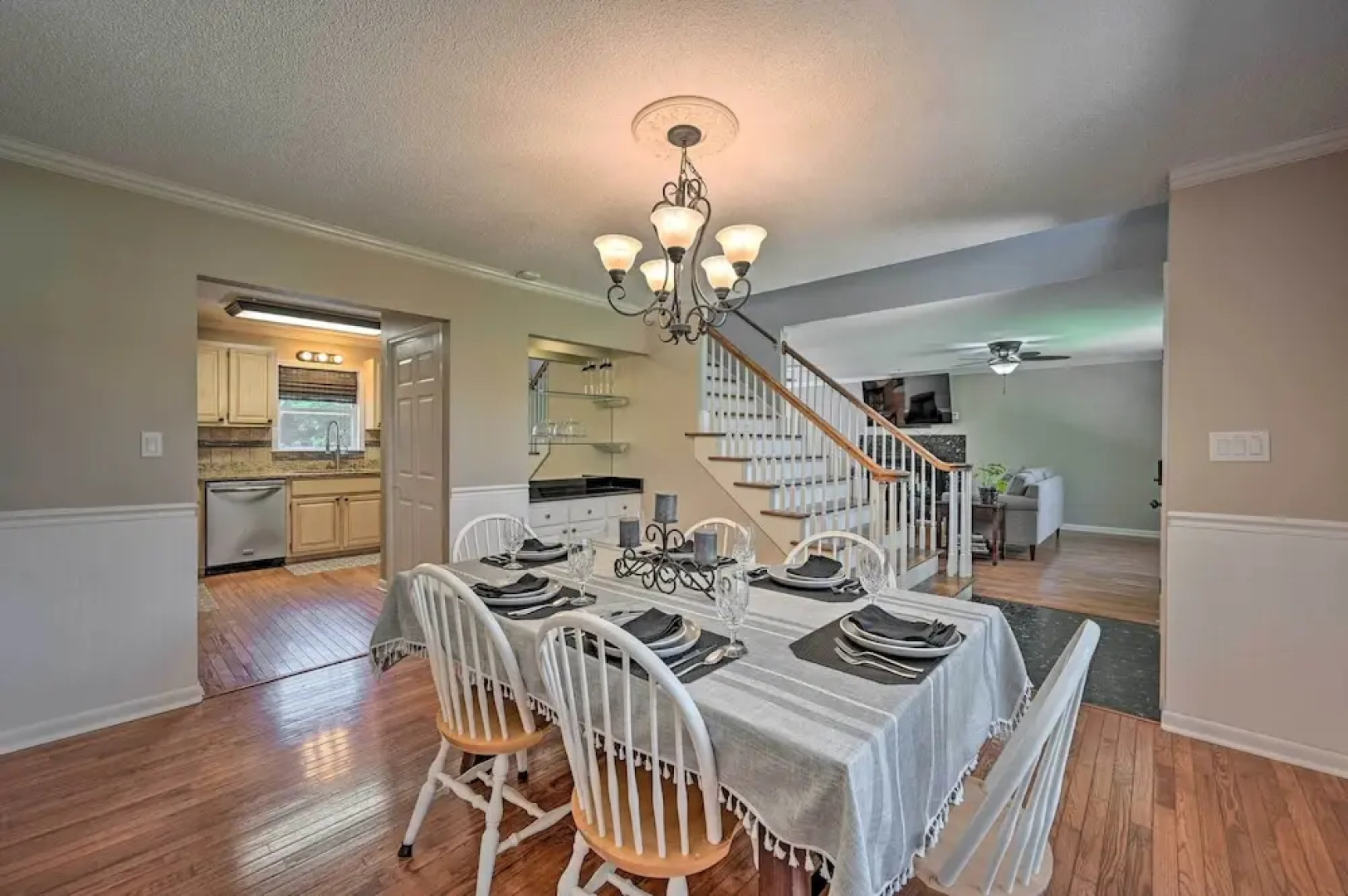 2 Mi to Clemson: Central Villa w/ Deck, Near Lakes