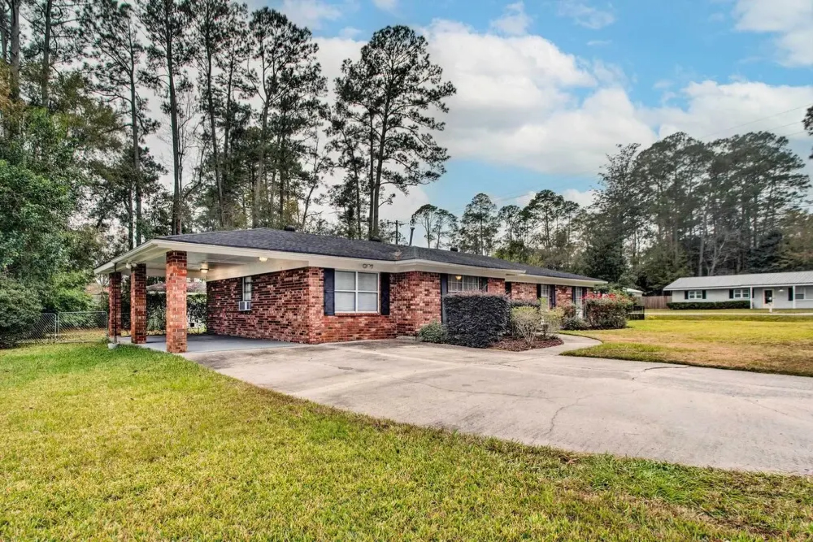 Bright Hinesville Home, 43 Mi to Savannah!