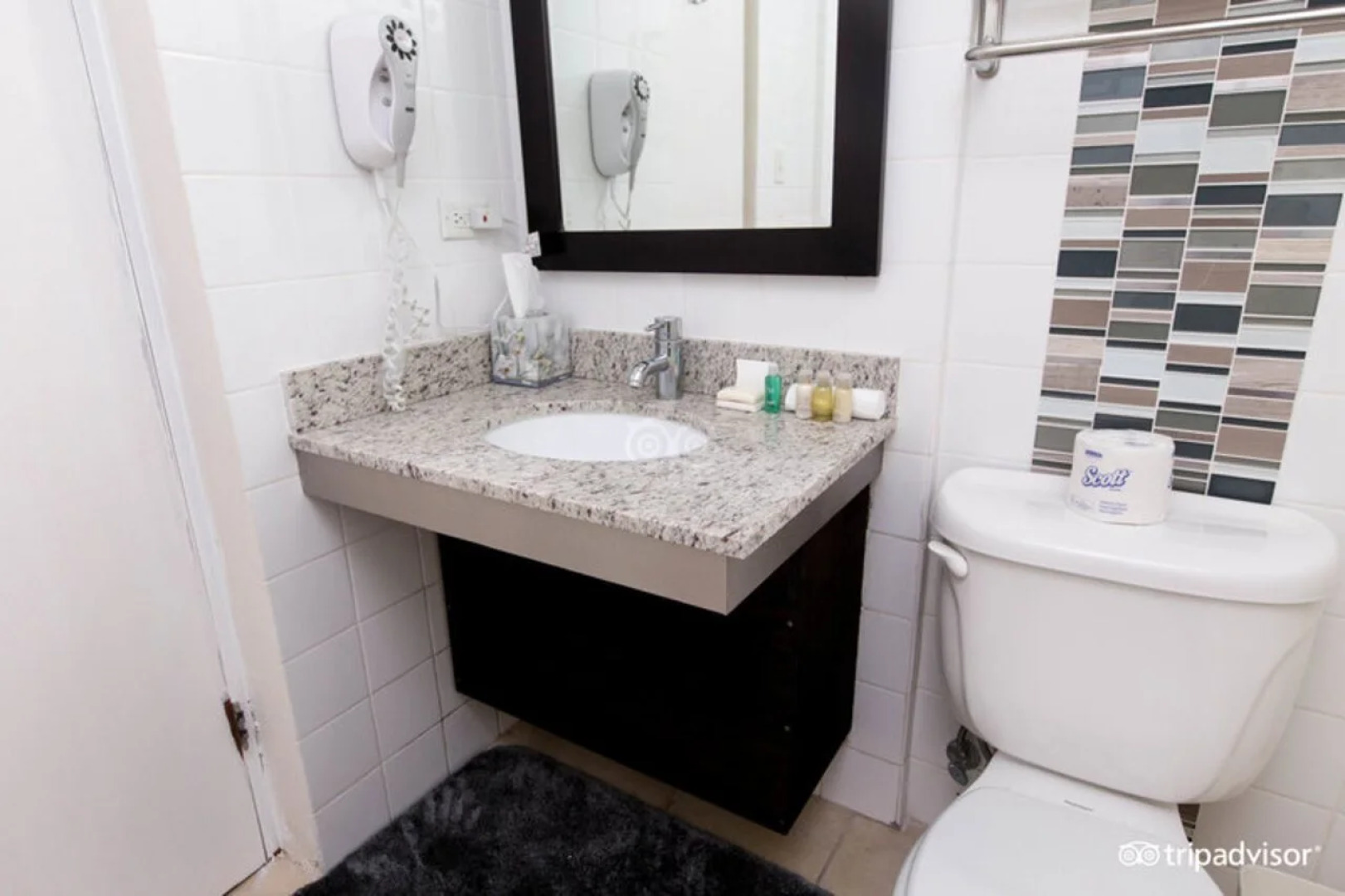 Le Consulat, An Ascend Collection Hotel