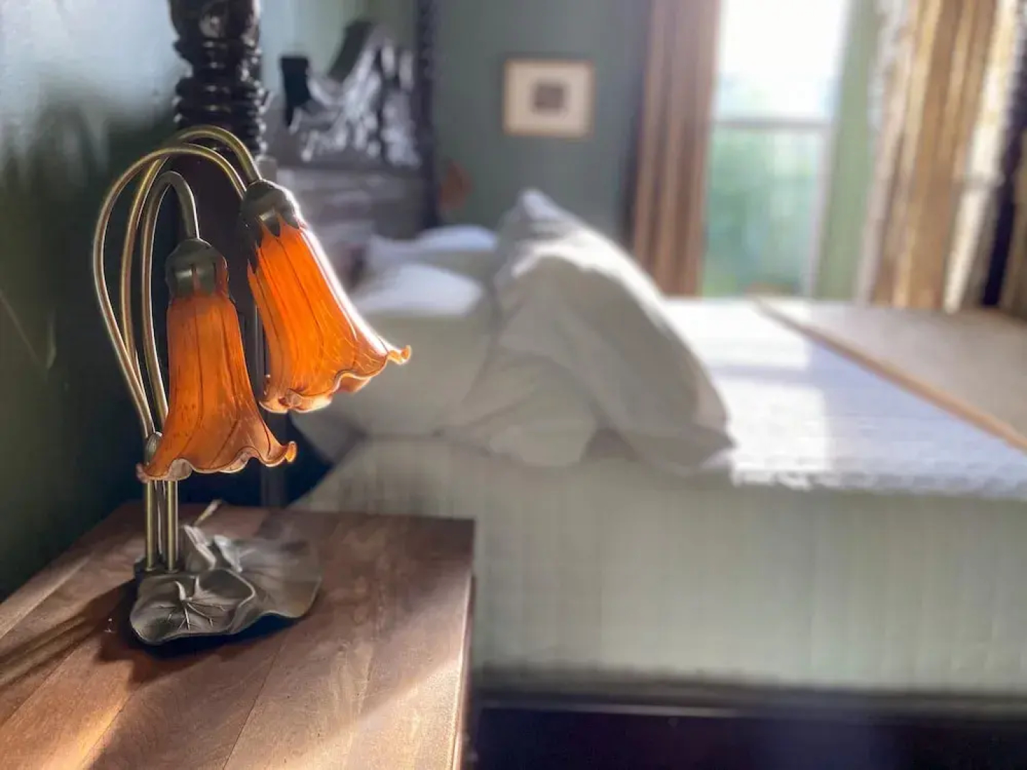Upstairs at Thevictorian - Lush Walkable and Dog-friendly Retreat - Steps From Downtown Bellingham