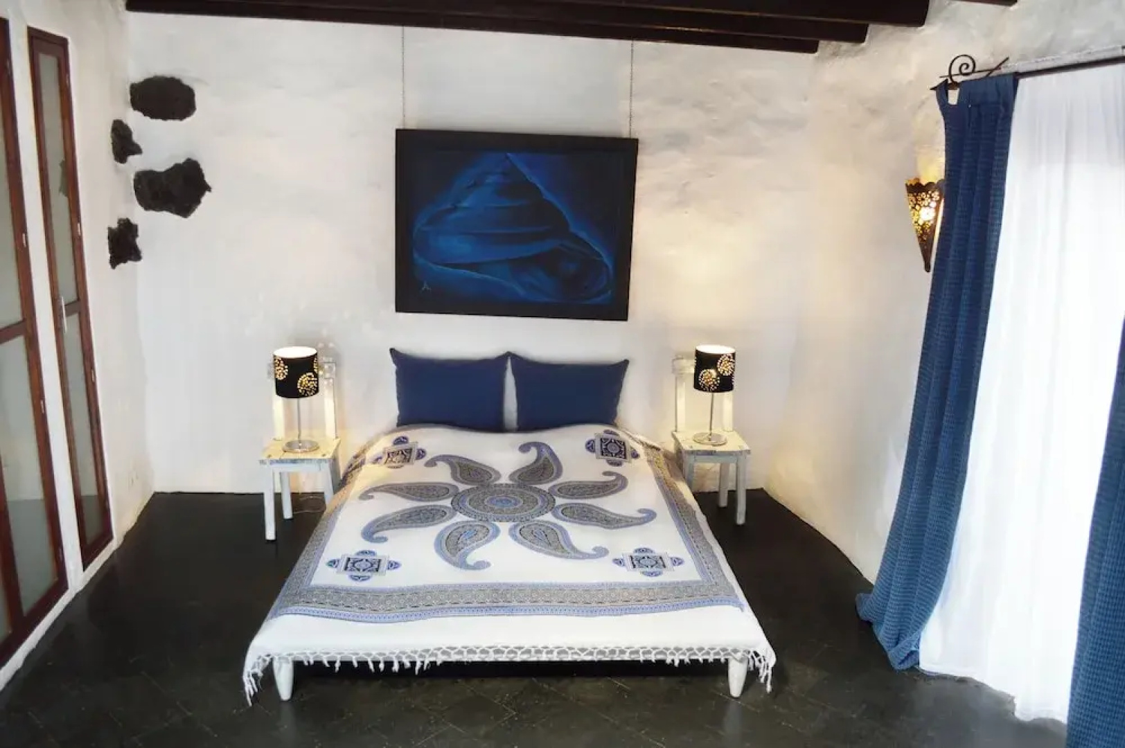 Stylish Getaway With Secluded Patio in Lava Finca