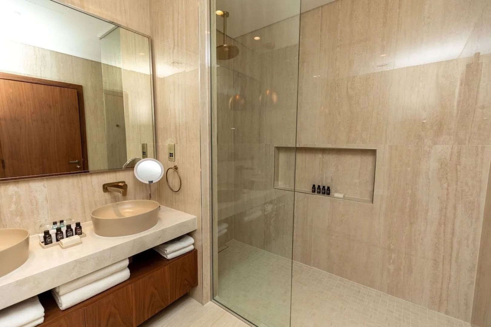 Bab Al Nojoum Bateen Liwa