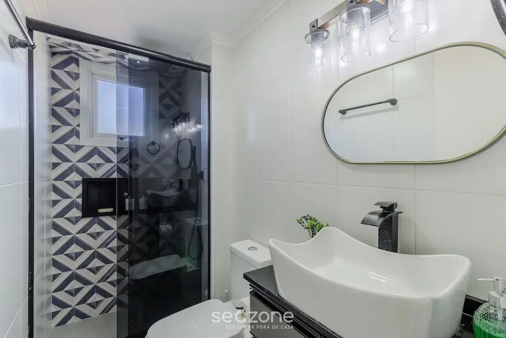 Complete Stay Just Minutes From Parks and Restaurants - PMN