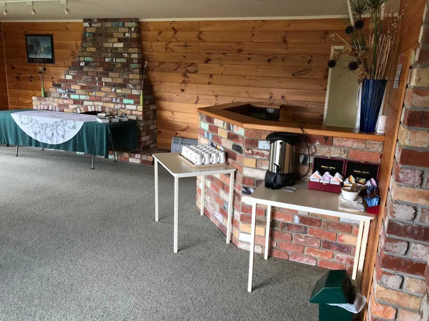 Cedarwood Lakeside Motel & Conference Venue