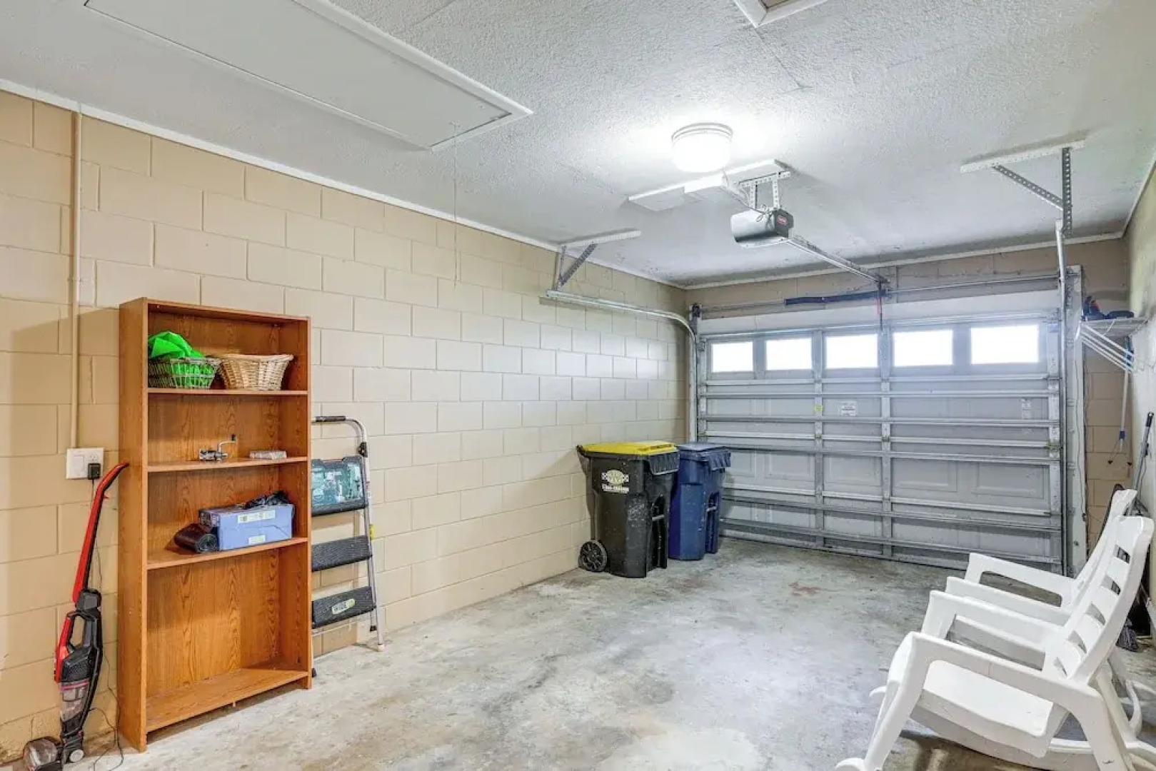 Auburndale Vacation Rental w/ Yard & Lake Views