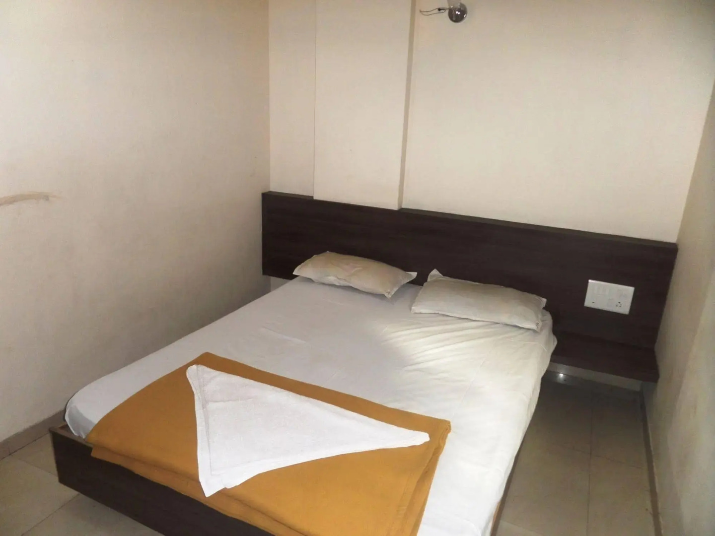 Hotel Cosmo Lodging