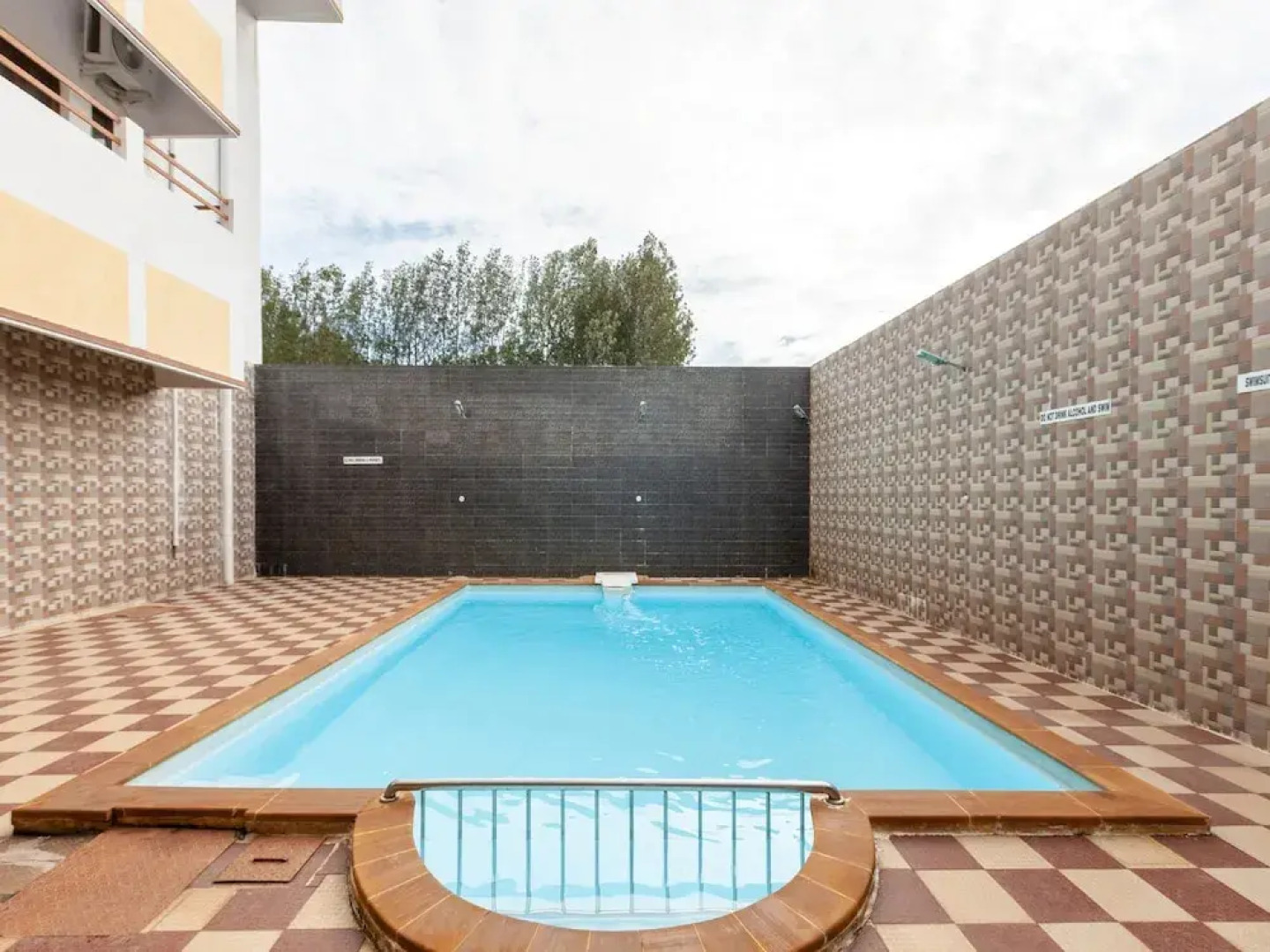 Capital O 43999 Touchstone Resort