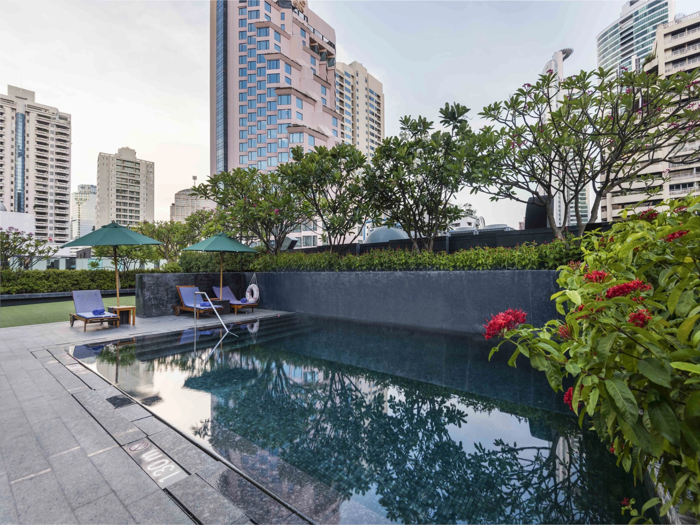 Отель Maitria Sukhumvit 18 Bangkok – A Chatrium Collection