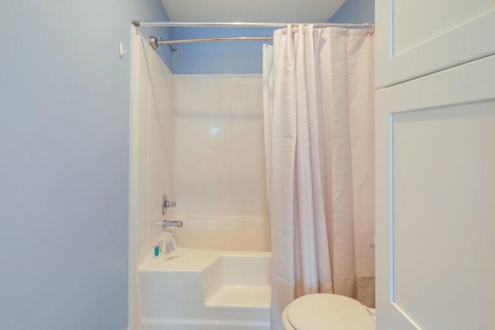 Coastal Emerald Isle Retreat w/ Deck & Grill!