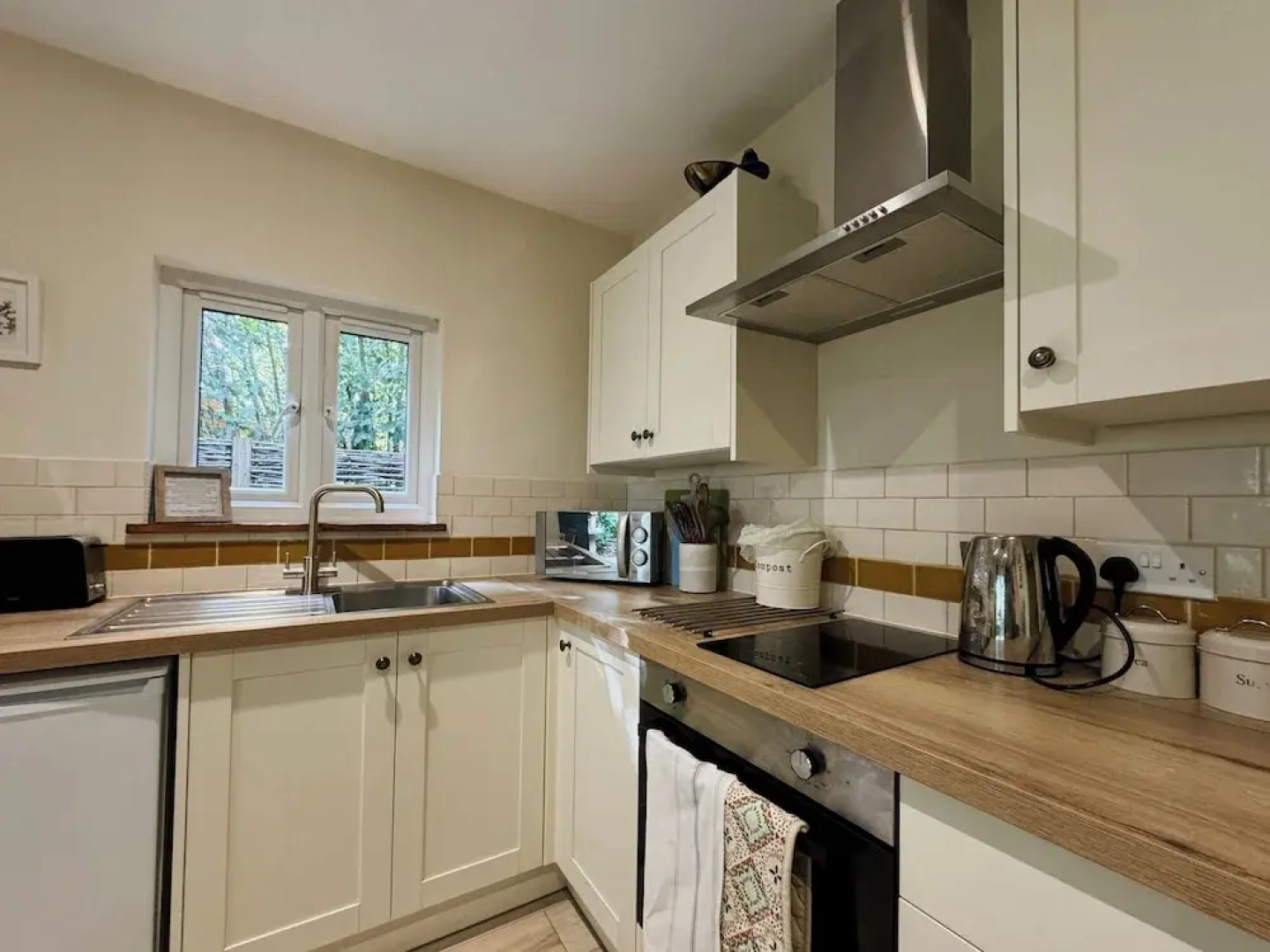 Hayne Barn Estate - Private Estate : 6 Eco Lodges - 1 Studio