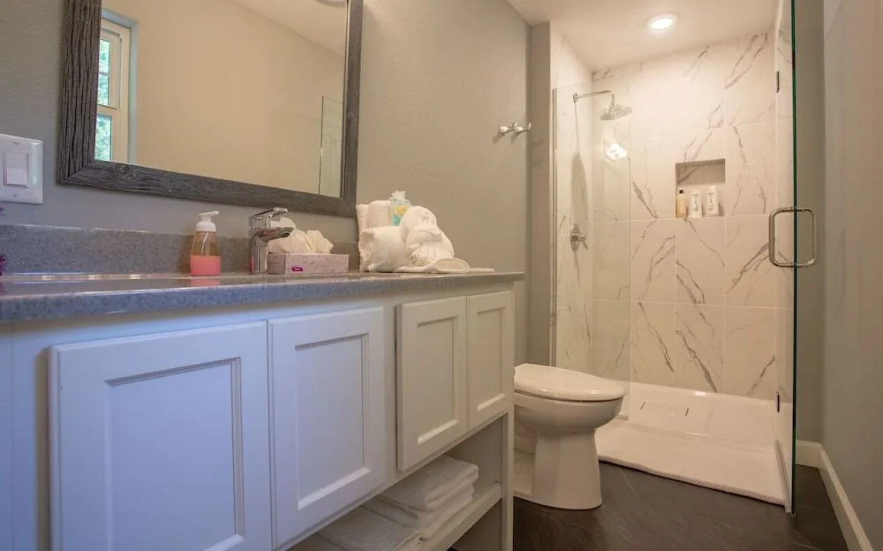 Happy Hideaway 4 Bedroom Home by RedAwning