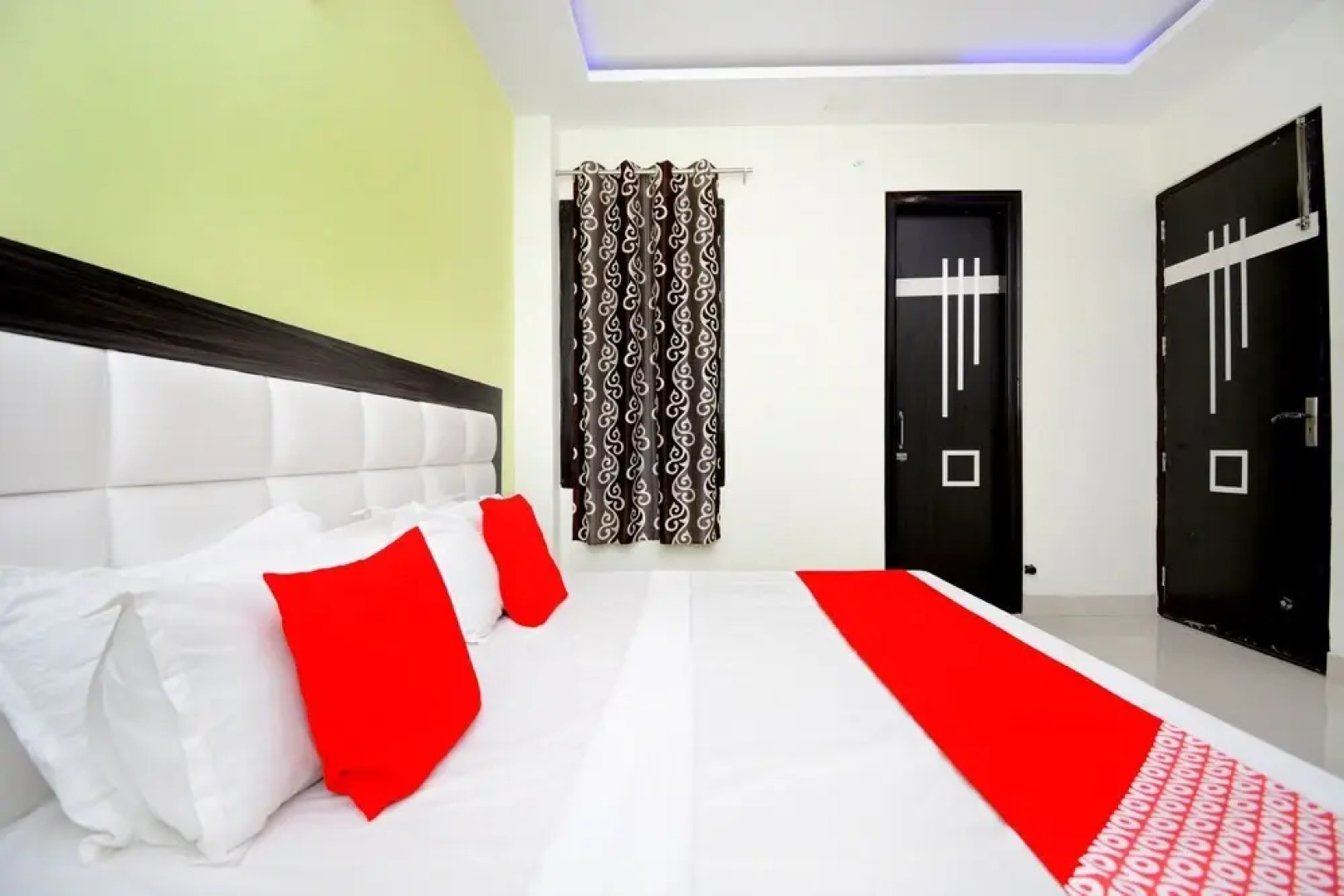 Hotel Royal Lifestyle By OYO Rooms