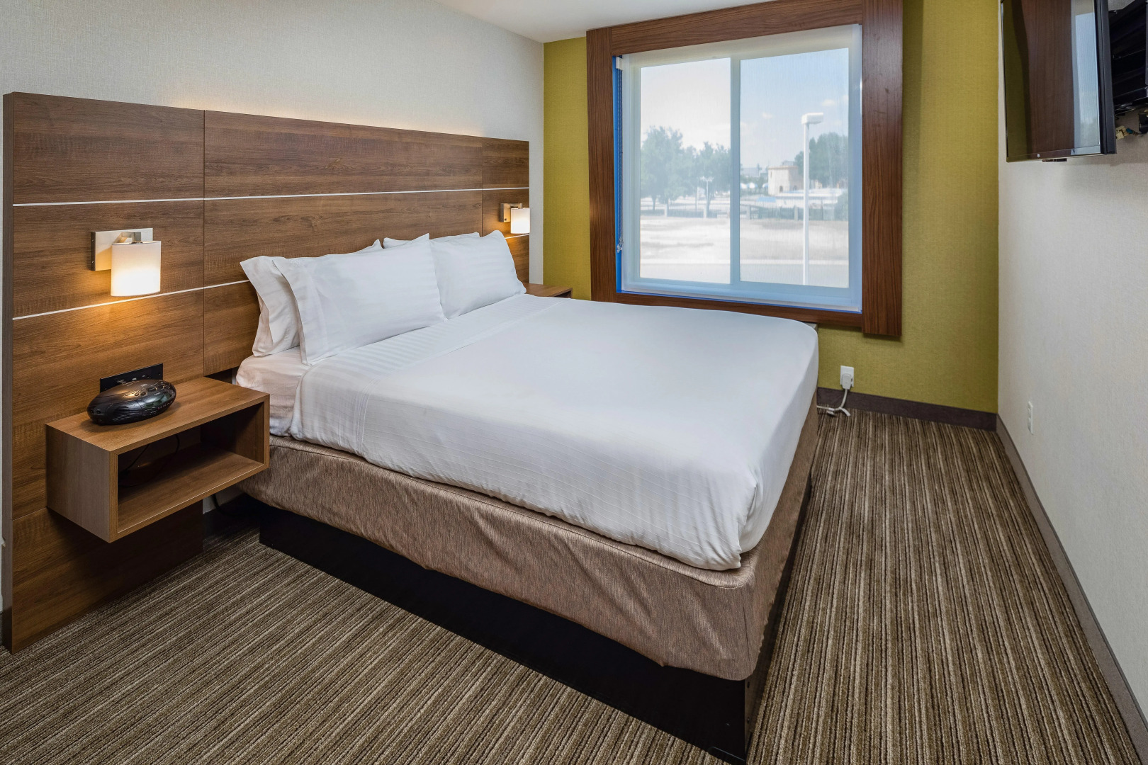 Holiday Inn Express and Suites Modesto by IHG