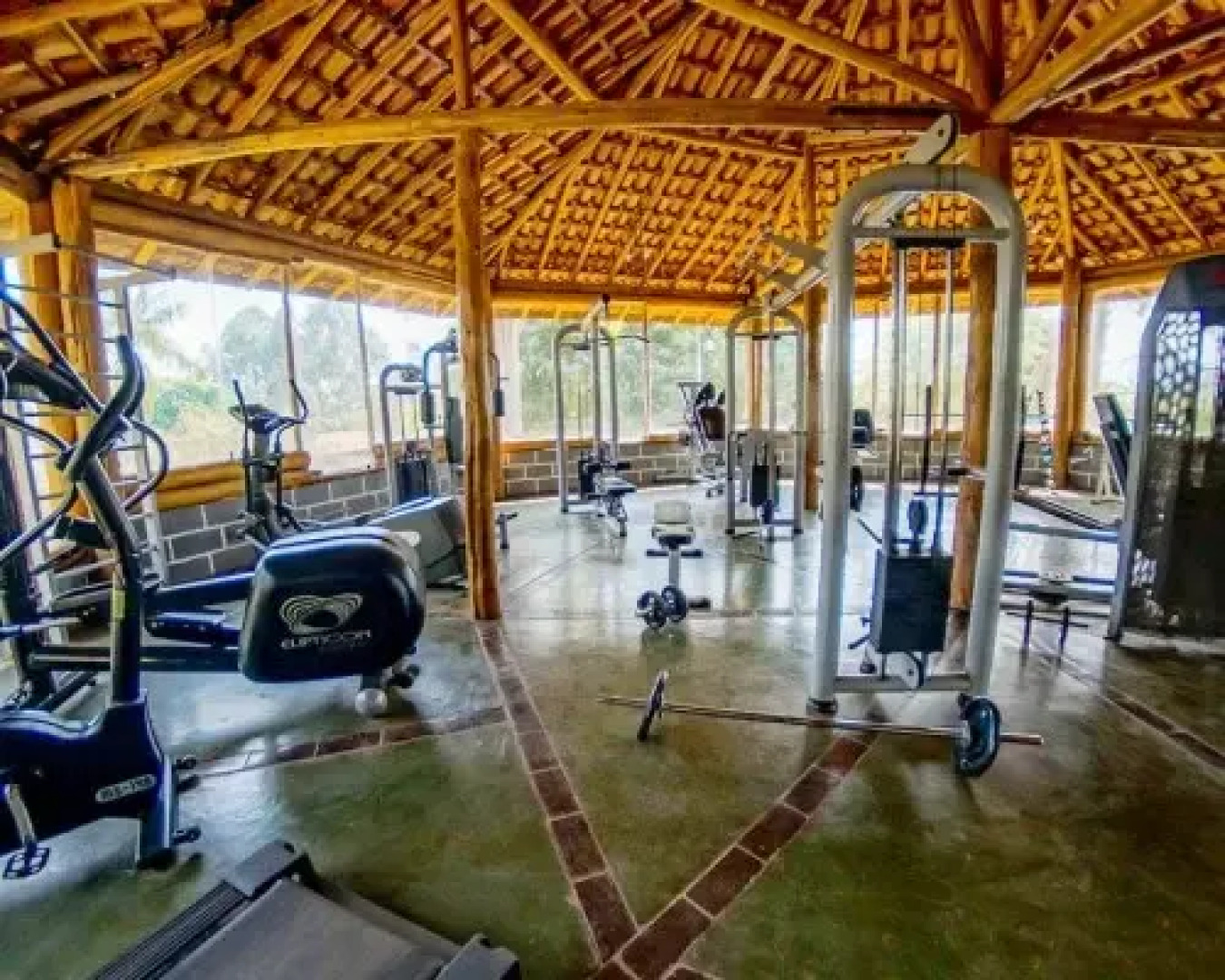 Leaves Club, Poços de Caldas, Brazil