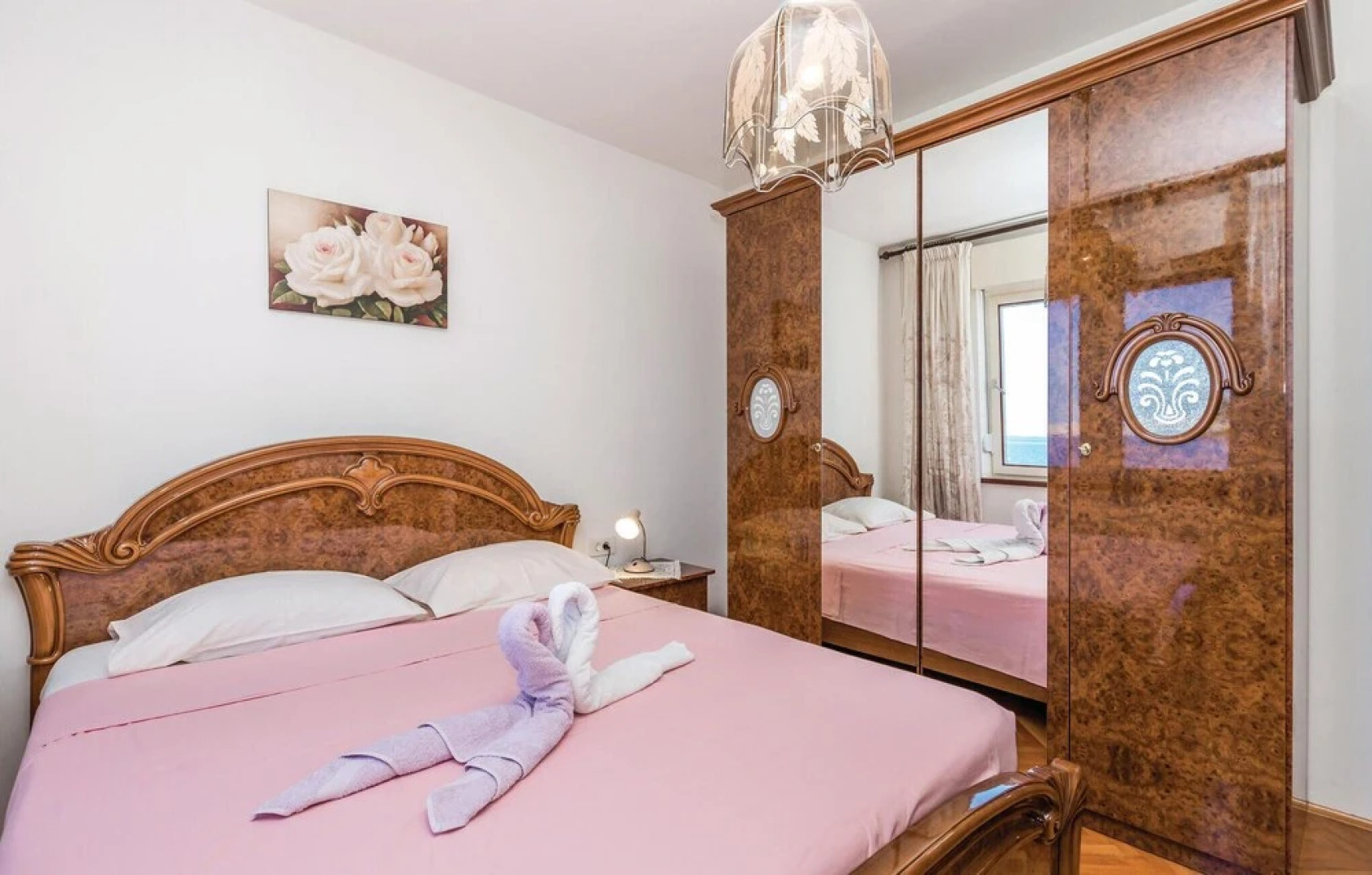 Beautiful Home in Lukovo Sugarje With 5 Bedrooms, Jacuzzi and Wifi