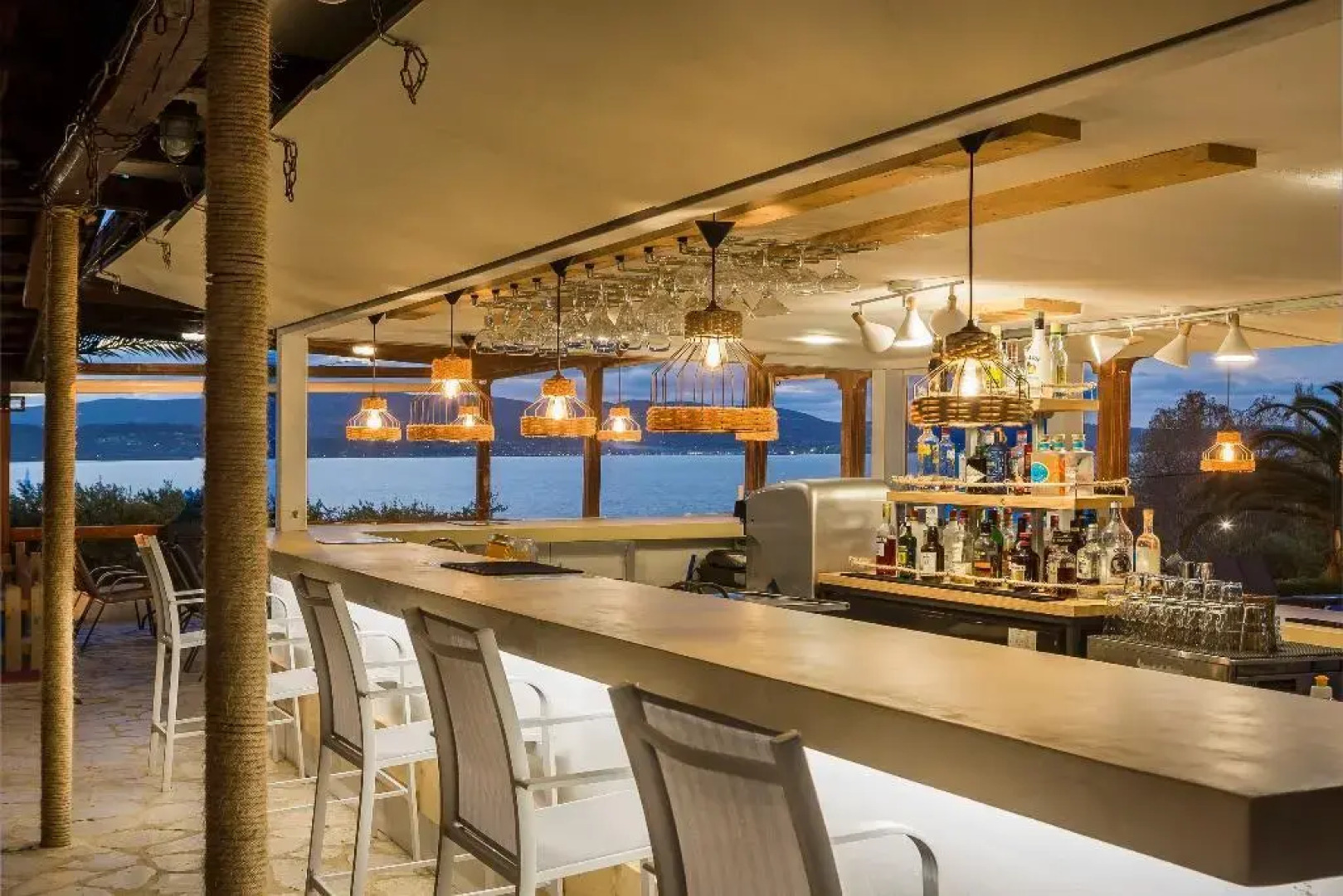 Metaxatos Apartments