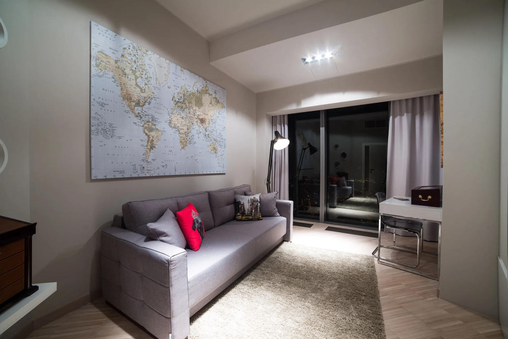 40th+ Floor Luxury Apartments in Sky Tower