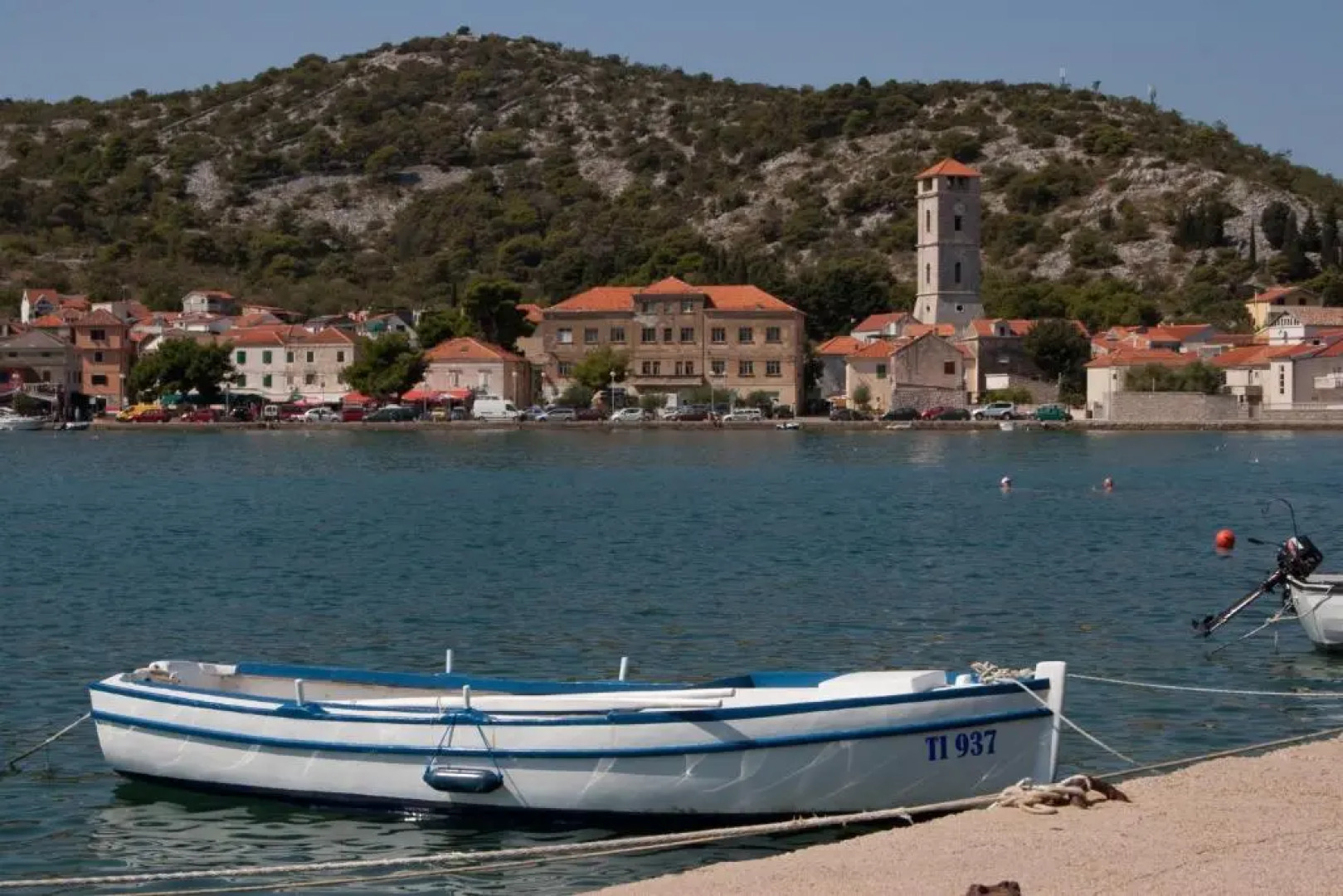 Villa Paladin - Spacious Villa with Pool near Garden Resort - 7 Min walk