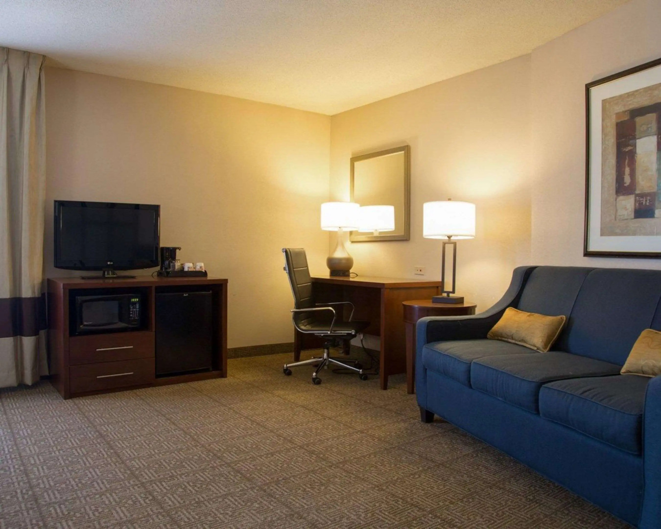 Comfort Suites Fultondale I-65 near I-22