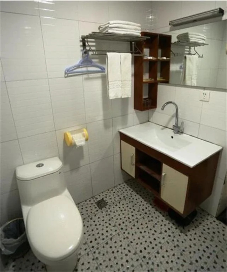 Deyang Luojiang Jingdong Business Inn