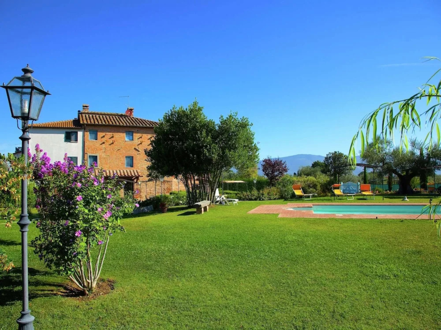 Villa in Cortona With Pool & Garden