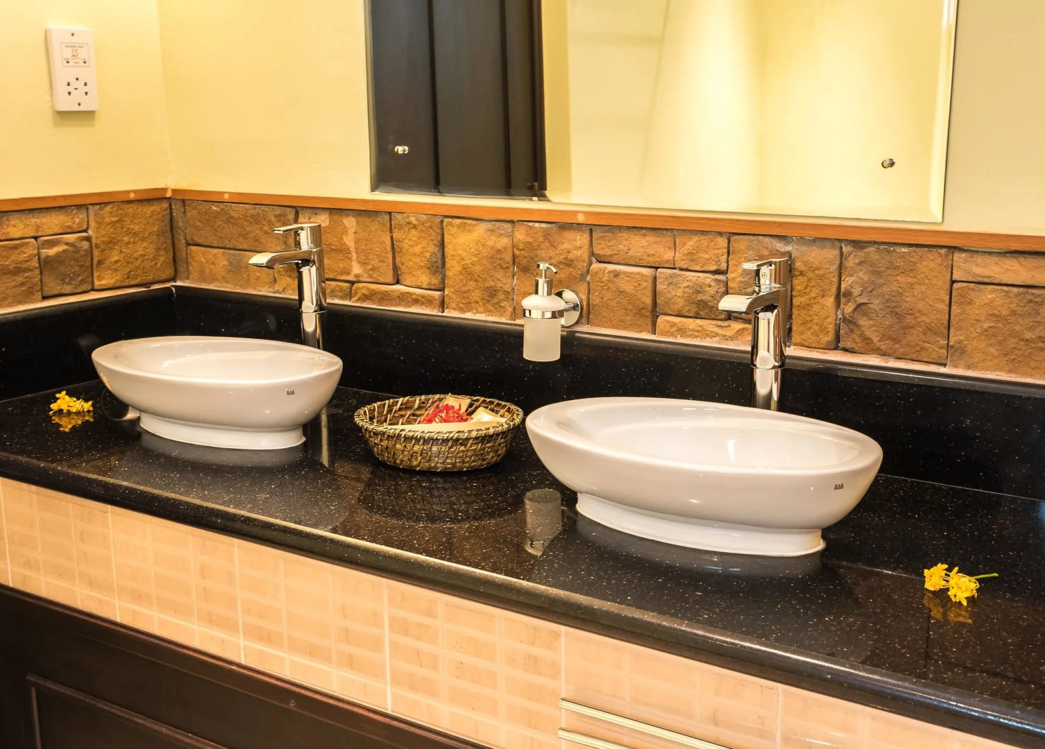 Oasis Hotel Restaurant & Spa