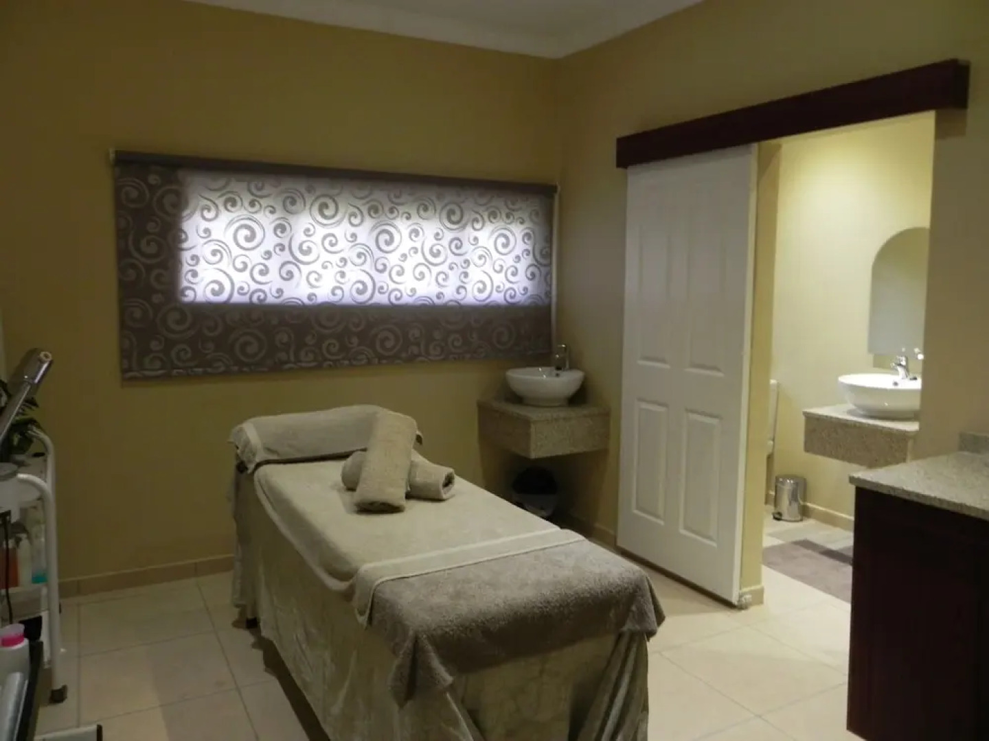 Cathedral Peak Hotel