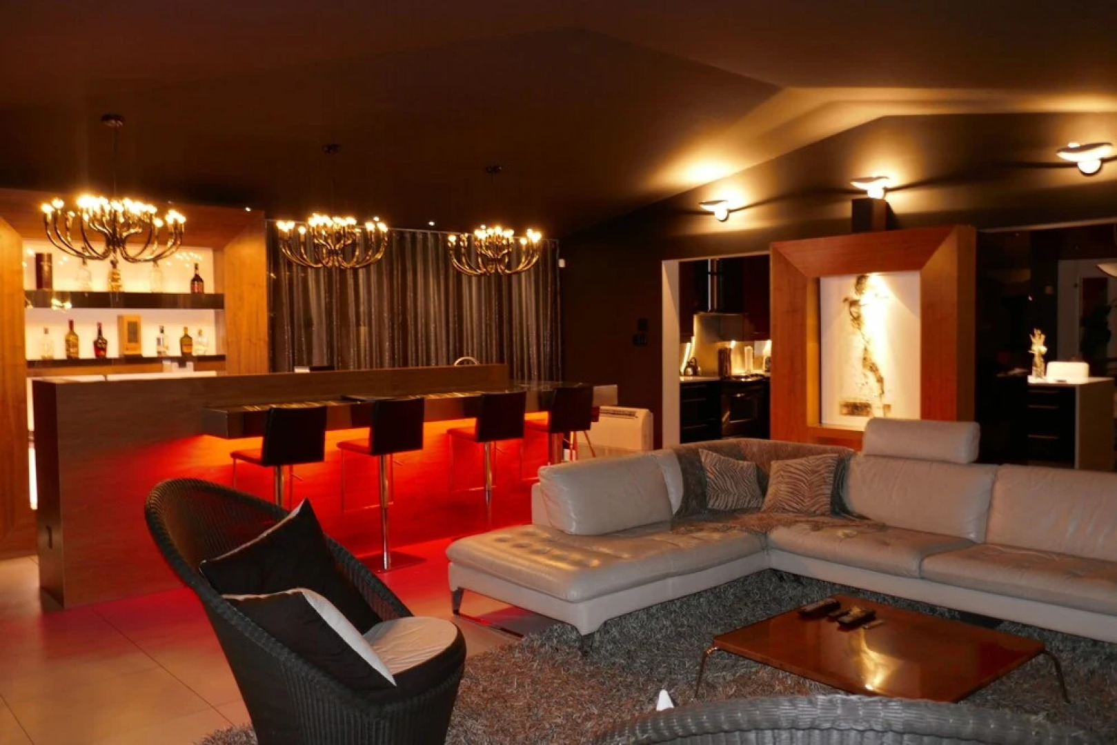 Contemporary Style With Amazing View 3-4 Br