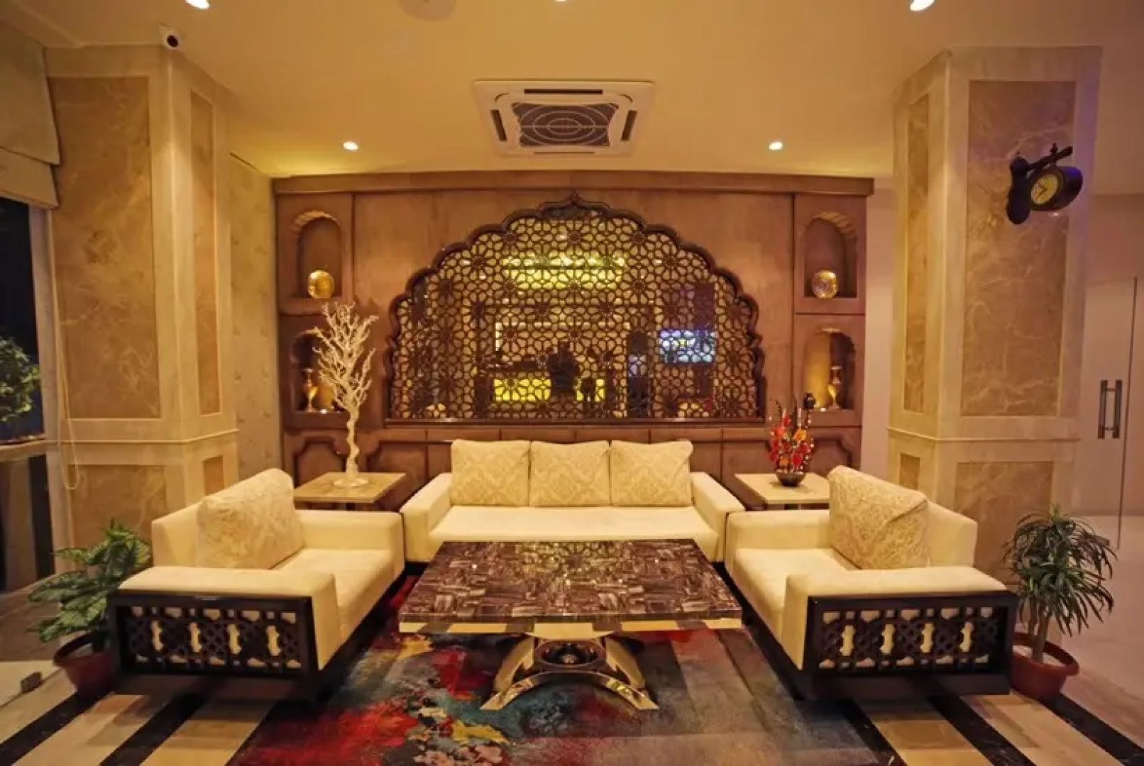 Hotel Royal Inn