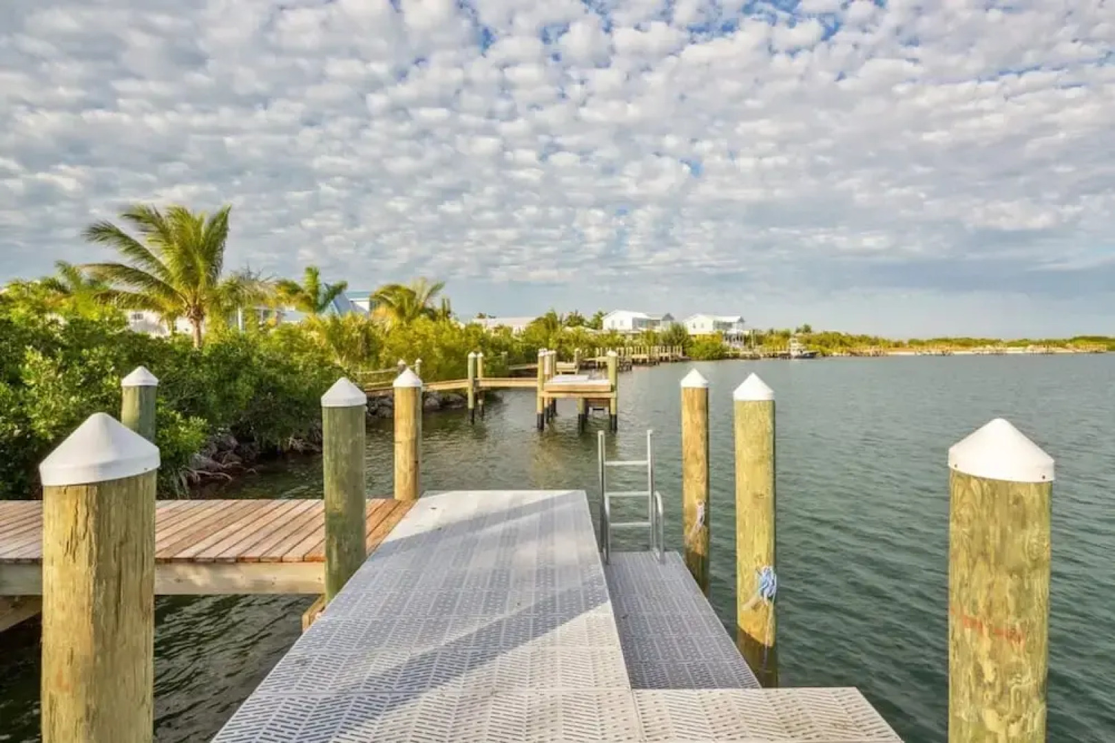 Mirador House by Brightwild Pool Dock