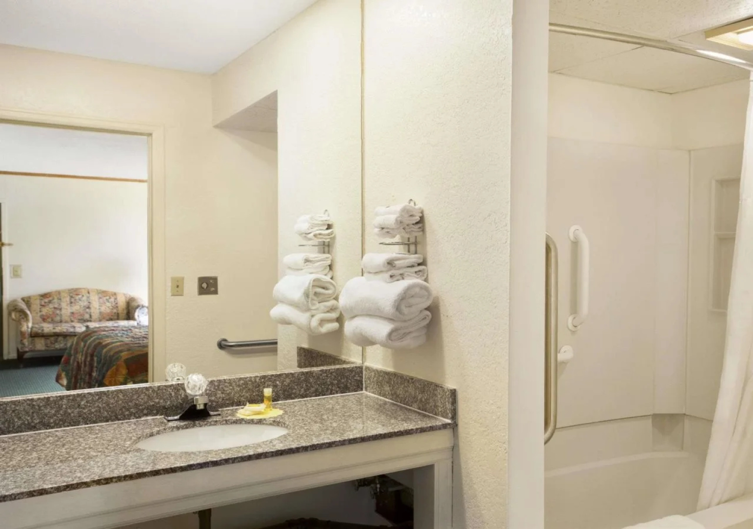 Days Inn by Wyndham Wichita West Near Airport