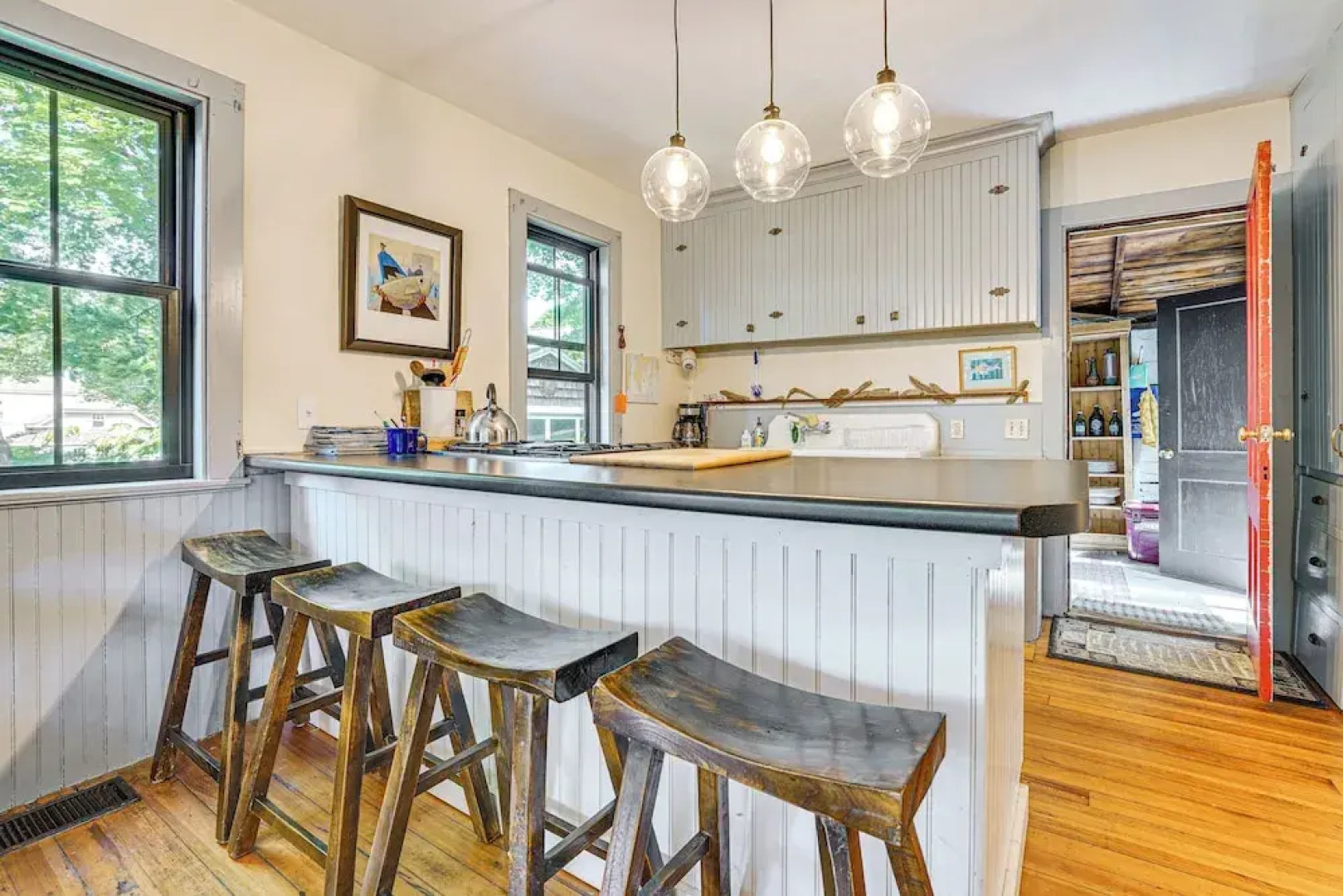 Charming Cottage w/ Patio, Walk to Boothbay Harbor