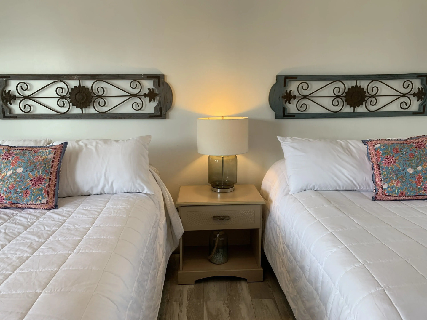 Vineyard Harbor Motel - Private Beach