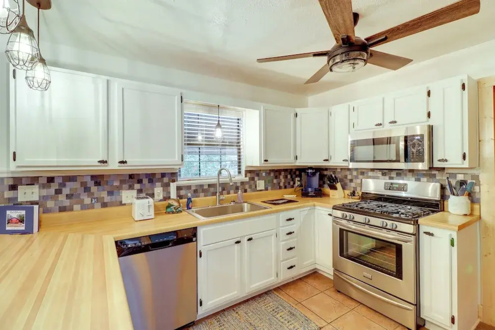 Woodsy Gassville Getaway ~ 3 Mi to White River!