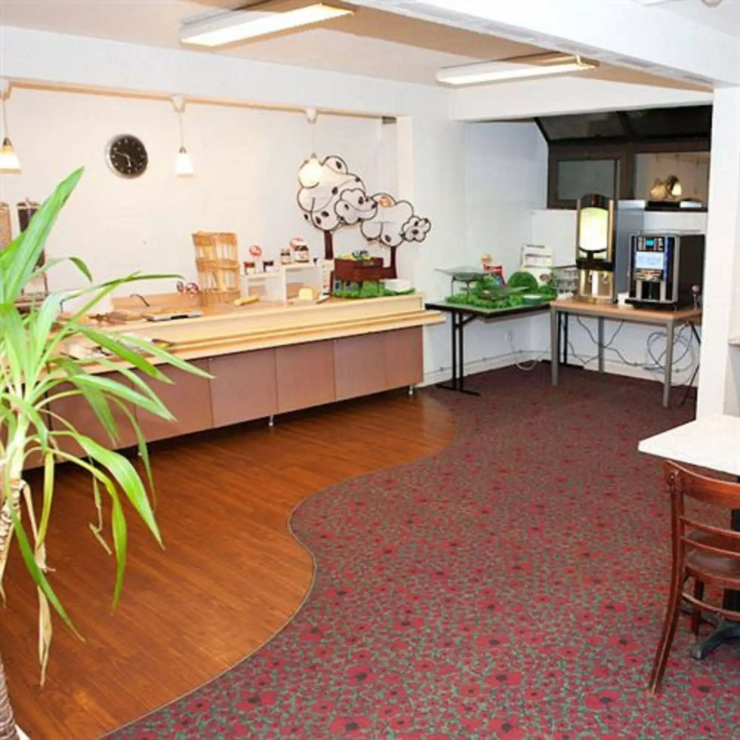 Egg Hotel Paris Gonesse