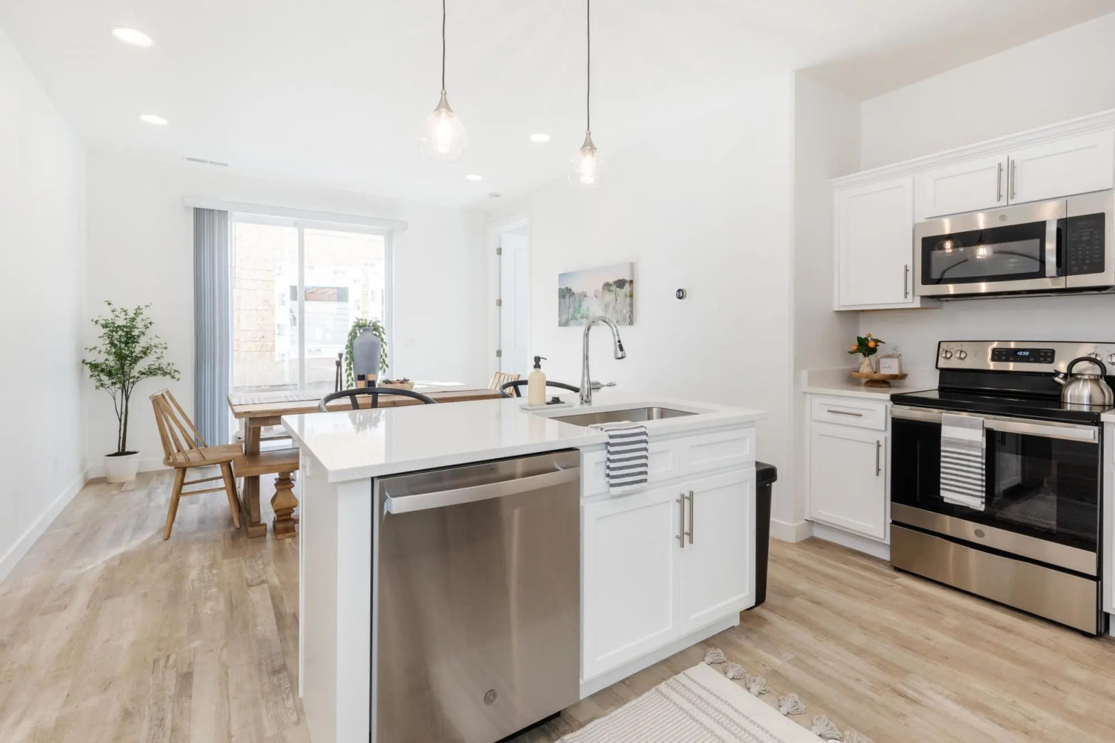 New Designer Townhome w Trailer Parking Games