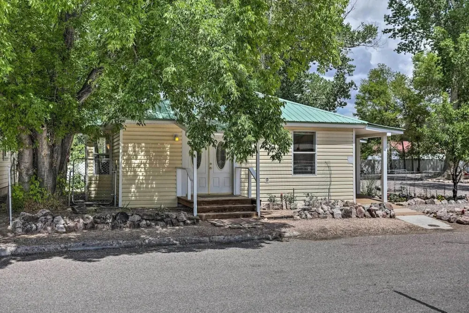 Outdoorsy Caliente Retreat w/ Screened Porch