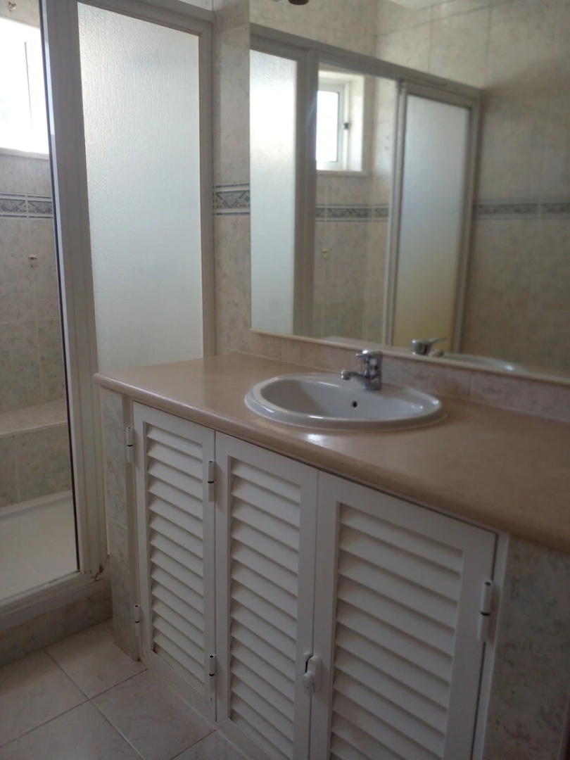 Lovely 4-bed Apartment in Estombar