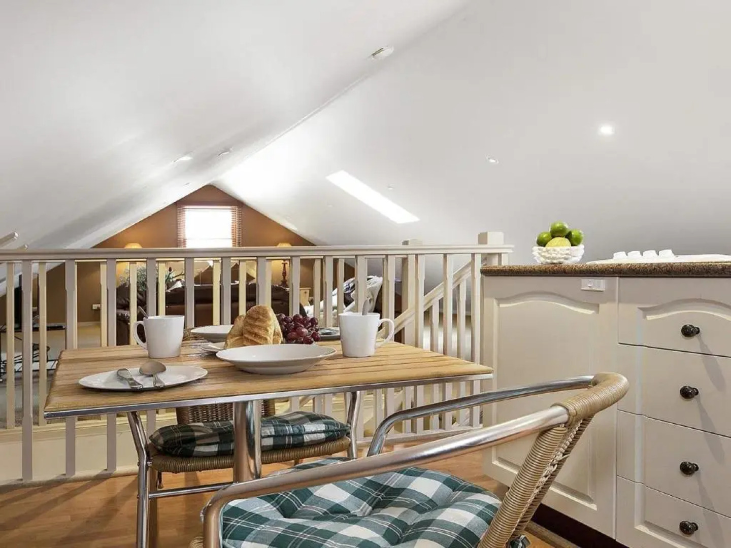 Old Mansfield Loft - gardens, gazebo and getaways