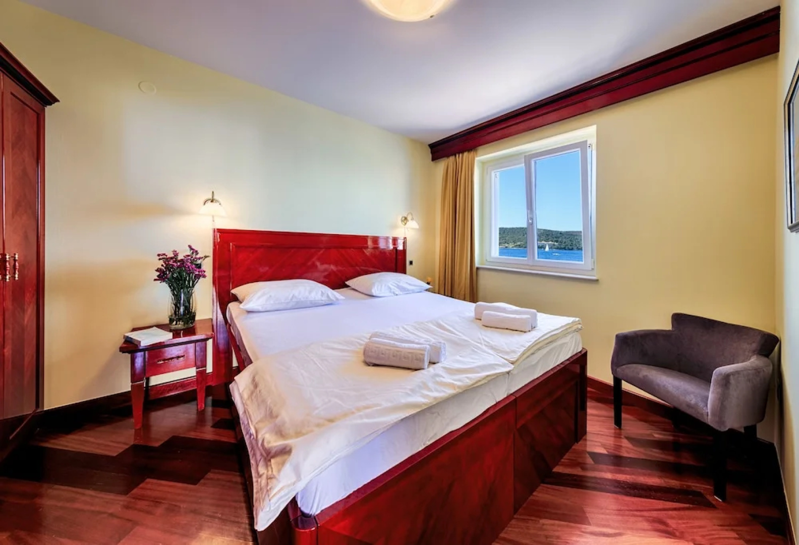 Apartments Donna with Sea View