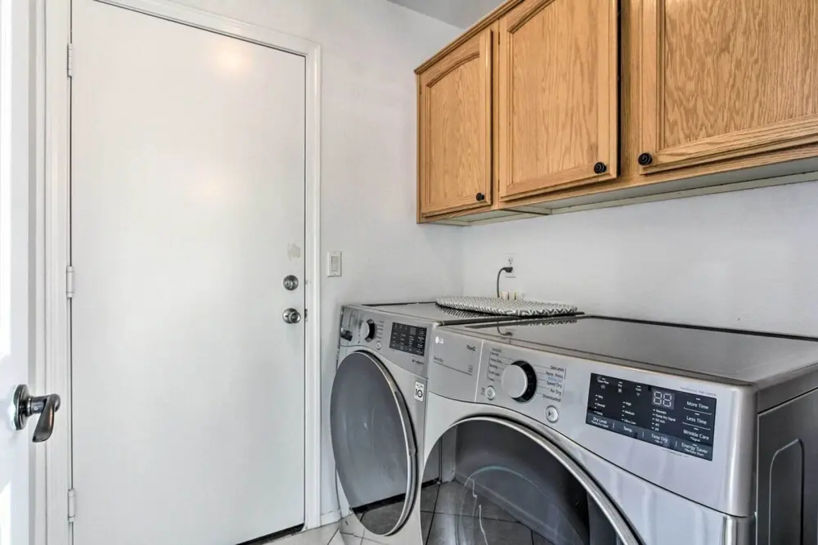 Beautiful Chandler Escape w/ Putting Green & Pool!