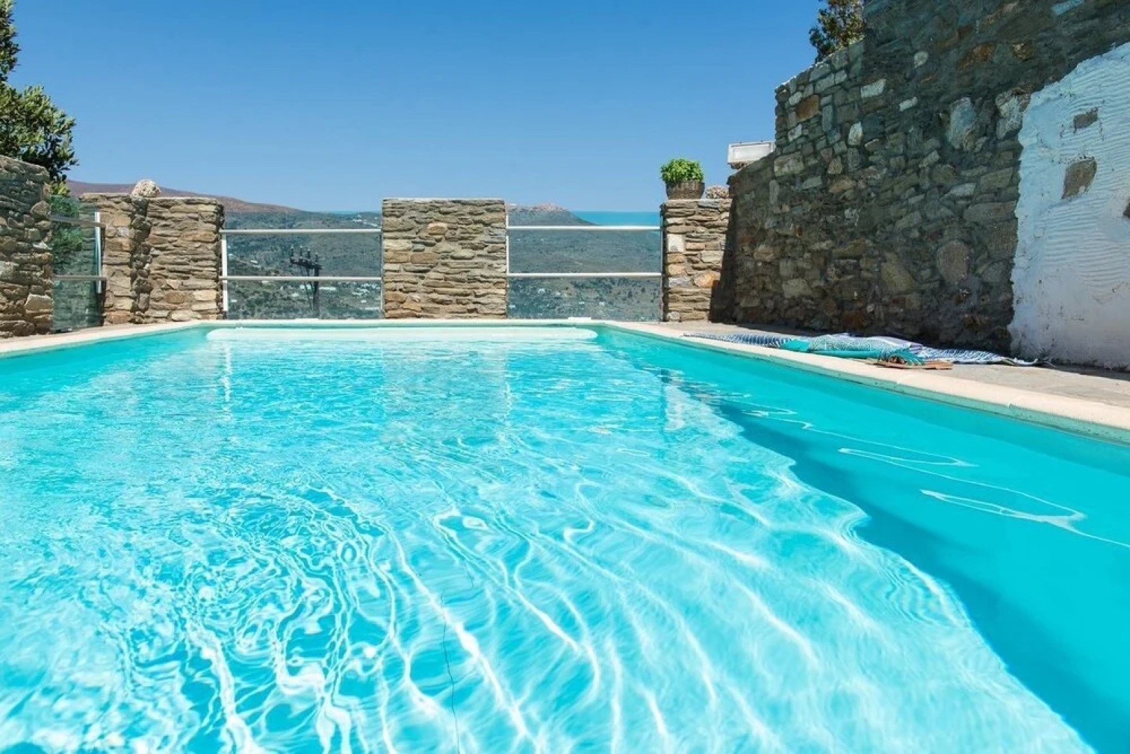 "Aura" apt in Stone Tower 1690 • Andros