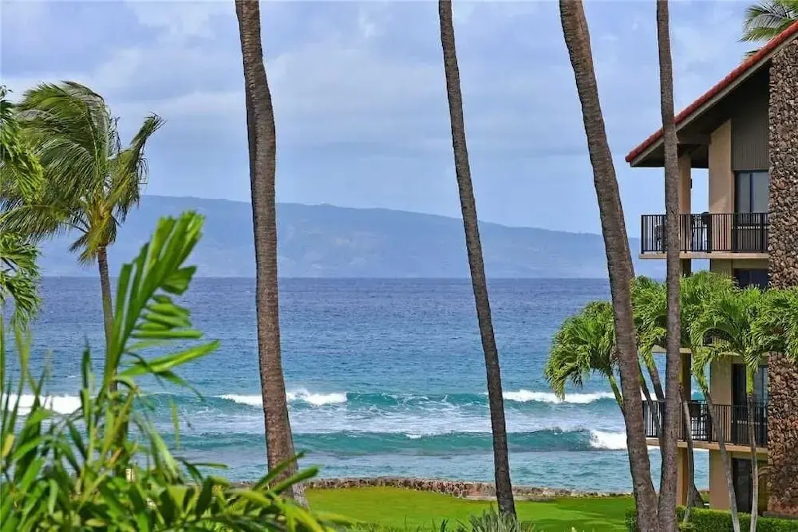 Papakea D304 by RedAwning