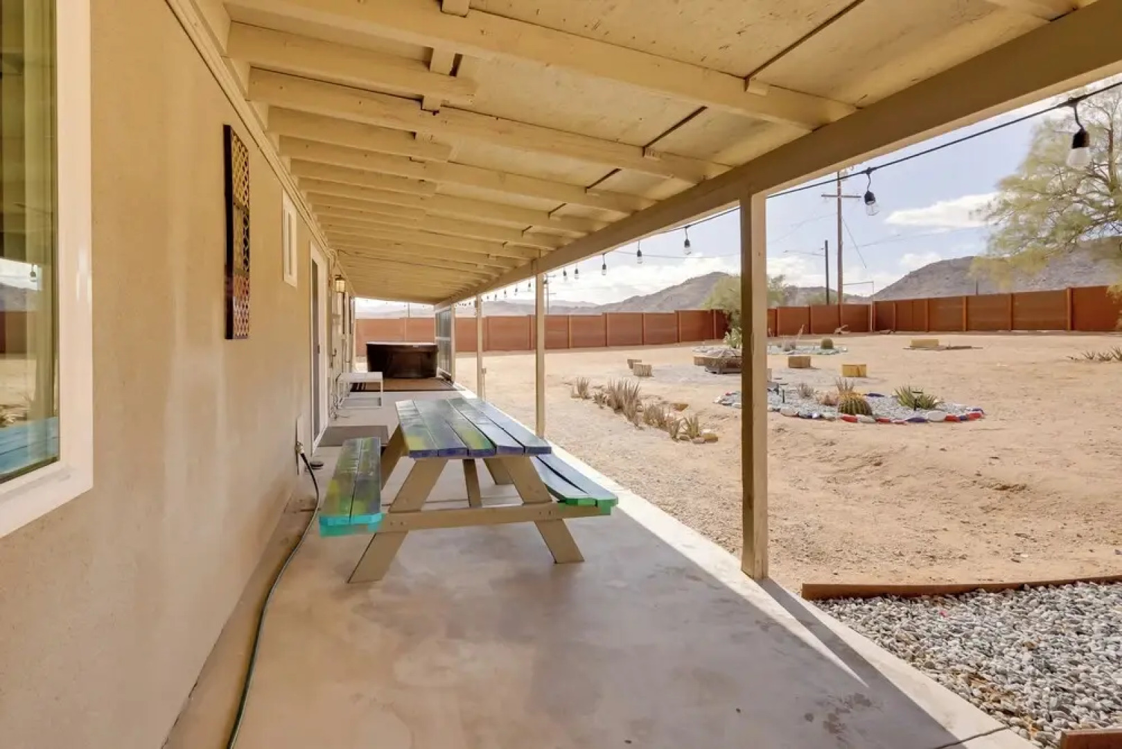 Mtn-view Home ~ 8 Mi to Joshua Tree Natl Park!