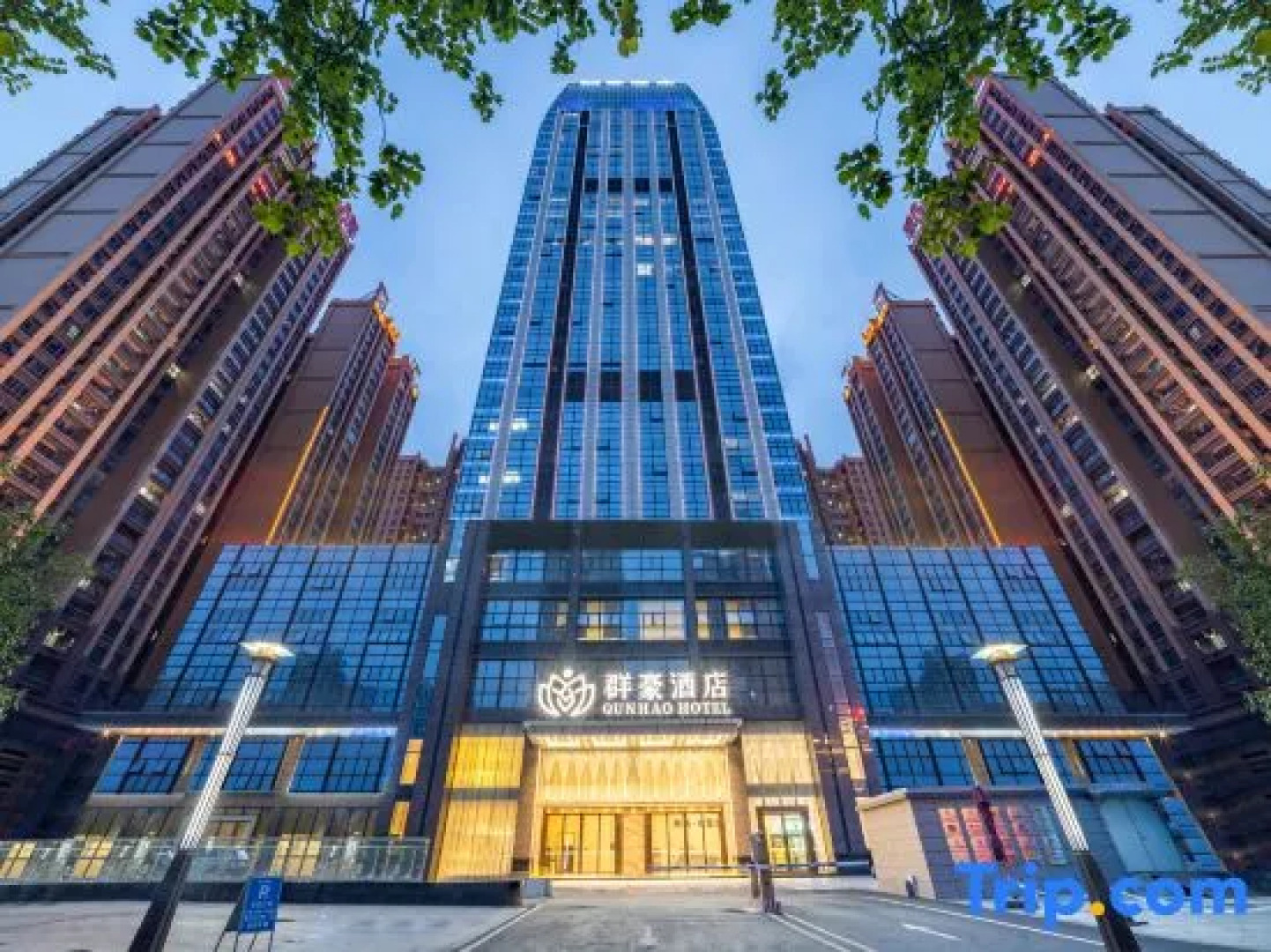 Qunhao Hotel (Guigang Sports Center Store)